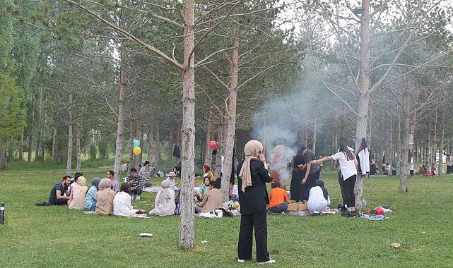 Yaz mevsiminin gelmesiyle birlikte Bayburt'ta piknik alanları doldu taştı