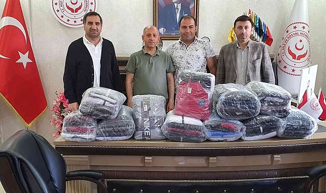 YDV Erzurum&#039;dan gençlere bayram hediyesi: 55 takım eşofman