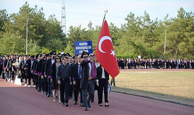 Yeni mühendislerin mezuniyet heyecanı