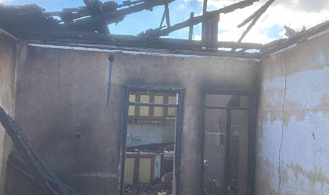 Yenice&#039;de ev yangını