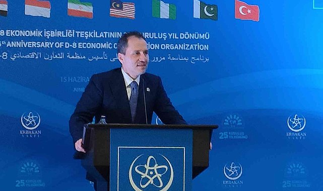Yeniden Refah lideri Erbakan, D-8'in kuruluş yıldönümü toplantısında konuştu