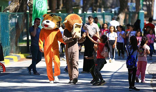 Yenilenen hayvanat bahçesi, minik öğrencilerle açıldı