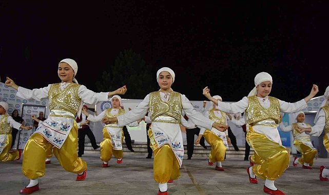 Yıldırım &#039;da &#039;Erguvan Zamanı&#039; coşkusu
