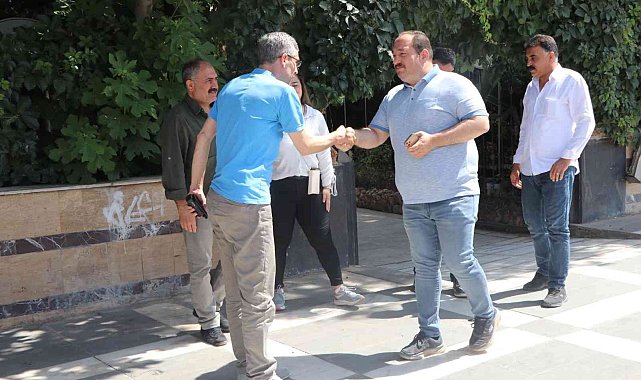 YKS sınavına girecek öğrencilere bizzat yardımcı oldu