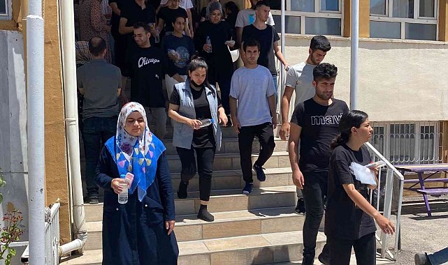 YKS&#039;nin ilk oturumu tamamlandı