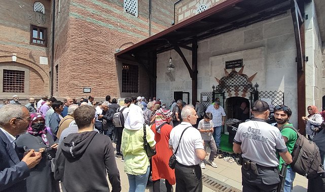 YKS'ye girecek adaylar Hacı Bayram-ı Veli Türbesi'ni ziyaret etti