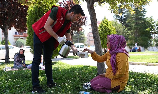 YKS&#039;ye giren öğrencilere ve ailelerine ikram