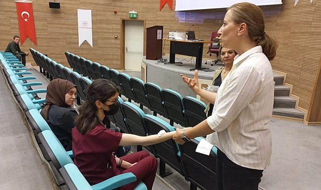 Yoğun bakım hemşirelerine yara bakım eğitimi