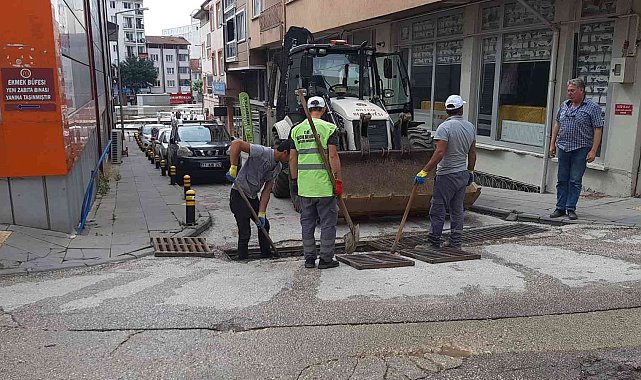 Yoğun yağışta oluşan birikinti ve çamurlar temizlendi