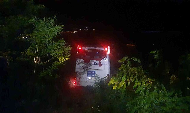 Yolcu otobüsü şarampole yuvarlandı: 1 ölü, 19 yaralı