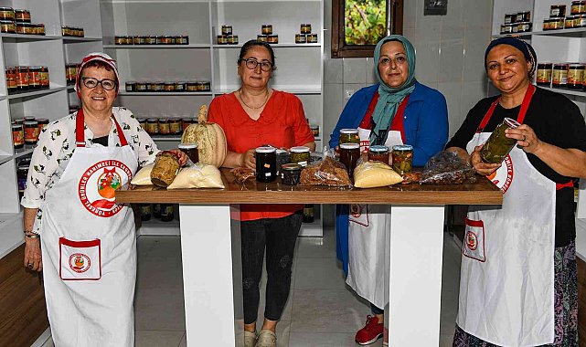 Yöresel ürün pazarında her gün farklı lezzetler sunuluyor