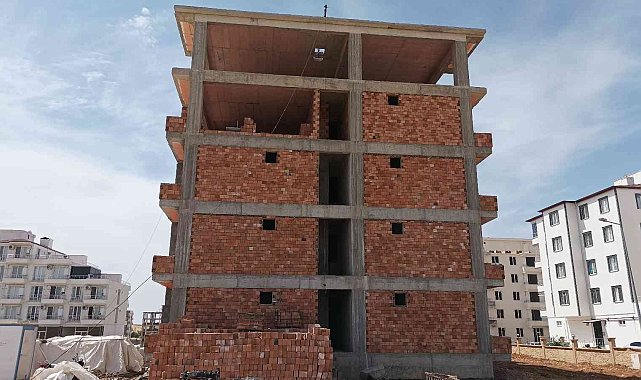 Yüksekten düşen inşaat işçisi hayatını kaybetti