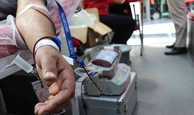 Yunusemre Belediye personelinde Kızılay'a kan bağışı