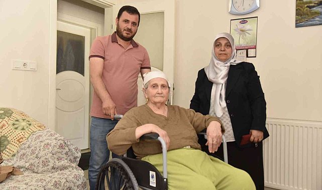 Yunusemre Belediyesi yaşlı kadının talebine kayıtsız kalmadı