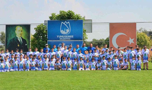 Yunusemre&#039;de &#039;Yaz futbol okulu&#039; başladı