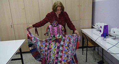 Yüzlerce atık kumaş parçasını kullanıp adeta sıfır maliyetle elbise yaptı