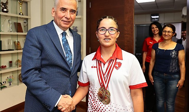 Yüzme tutkusu şampiyonluk getirdi