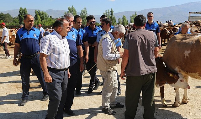 Zabıta ekipleri hayvan pazarını denetledi