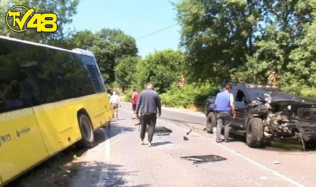 Zekeriyaköy&#039;de İETT Otobüsü Ağaca Çarparak Durabildi