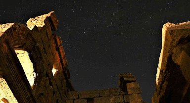 Zerzevan Kalesi yıldızlar altında fotoğraflandı