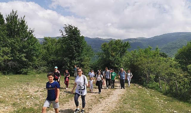 Zorlu parkurda 5 km yürüdüler