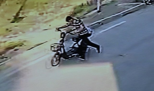 6 kilometrelik yolu yürümemek için aldığı elektrikli bisikleti çalındı.. O anlar kamerada