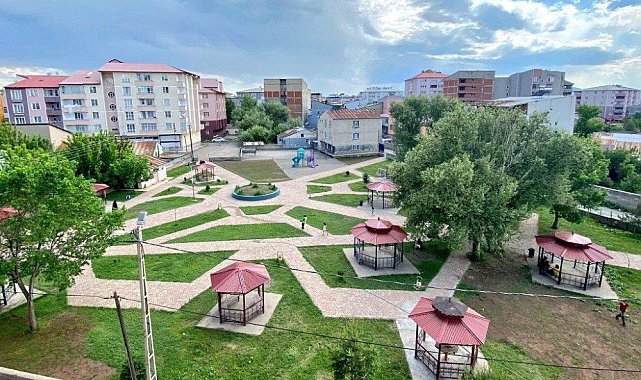 Ağrı Belediyesi asfalt serim çalışmalarını aralıksız sürdürüyor