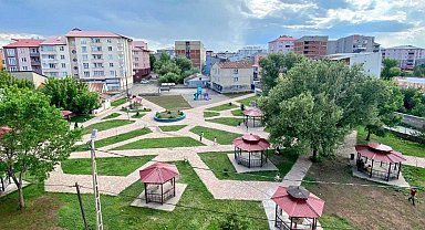 Ağrı Belediyesi asfalt serim çalışmalarını aralıksız sürdürüyor