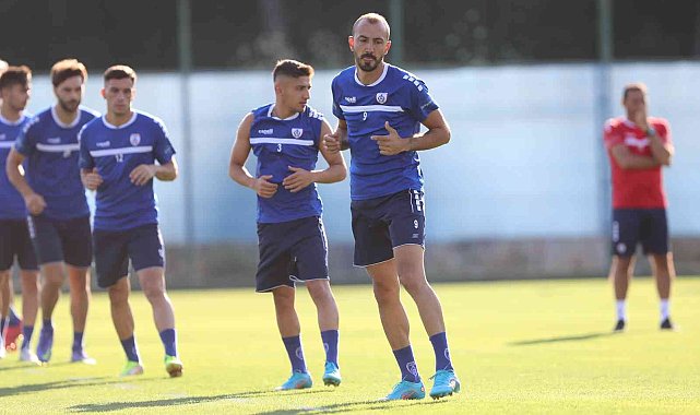 Ahmet İlhan Özek: &quot;Şampiyon olarak adımızı tarihe yazdırmak istiyoruz&quot;
