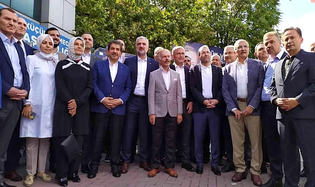 AK Parti&#039;nin &quot;Yüz Yüze 100 Gün&quot; programı Küçükçekmece&#039;de devam etti