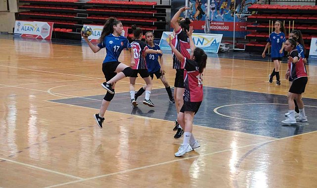 Alanya&#039;da hentbol şampiyonası başladı