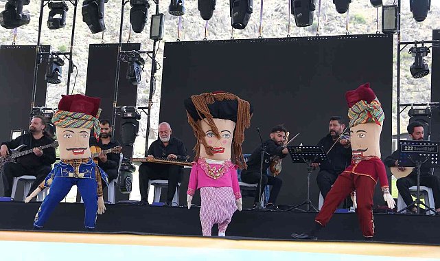 Anadolu Halk Dansları Topluluğu, Nasreddin Hoca Festivali&#039;ne katıldı