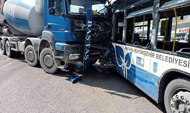 Ankara&#039;da belediye otobüsü ile beton mikserinin çarpışma anı kamerada