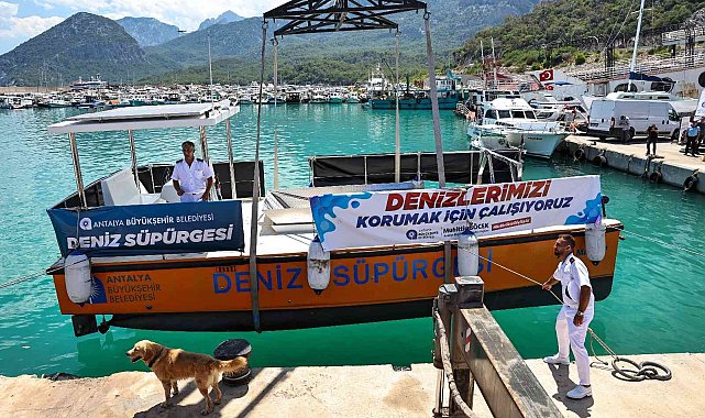 Antalya&#039;nın ilk deniz süpürgesi Akdeniz&#039;e indirildi