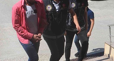 Aracında 46 binden fazla uyuşturucu hap yakalatan şahıs emniyet personeli çıktı