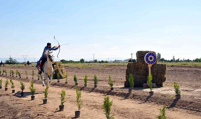 Atlı Okçuluk Doğu Grubu çeyrek final müsabakaları Akşehir&#039;de başladı