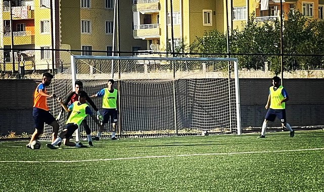 Bağlar Belediyespor&#039;da 11 oyuncu A takımla idmana çıkacak