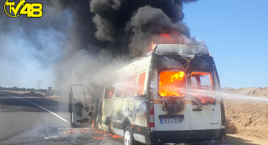 Balıkesir'de Servis Minibüsü Yandı; Faciadan Dönüldü !