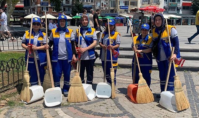 Bandırma Cumhuriyet Meydanına kadın eli değdi.