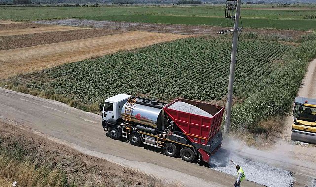Başkan Atay tarla yollarını asfaltlıyor