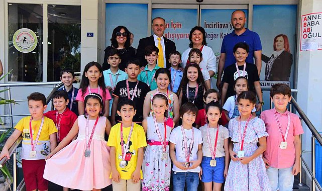 Başkan Kaya madalya verdi, öğrencileri kurslara davet etti