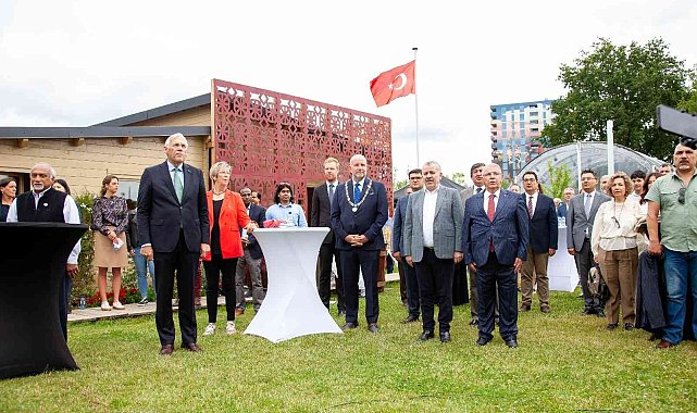 Başkan Mahçiçek; &quot;Ay yıldızlı bahçemizle Hollanda&#039;ya damga vurduk&quot;