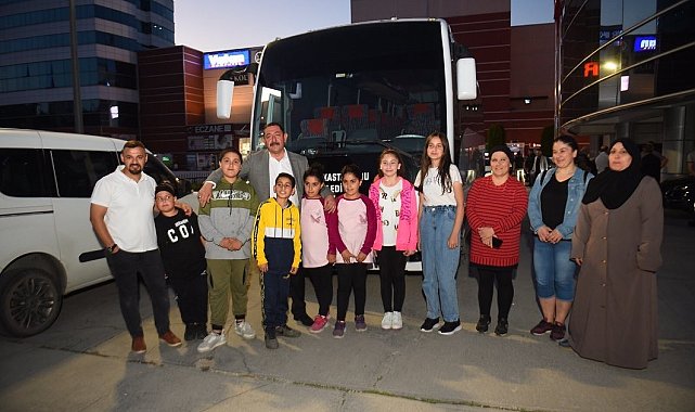 Başkan Vidinlioğlu, yarışamada dereceye giren öğrencileri gezi öncesi uğurladı