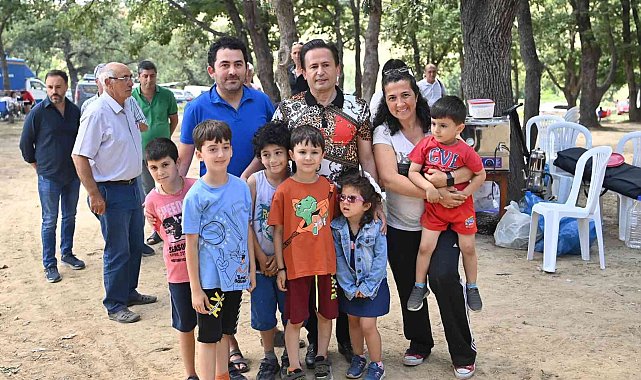 Başkan Yazıcı Hemşehri Dernekleri&#039;nin pikniklerine katıldı, halay çekti