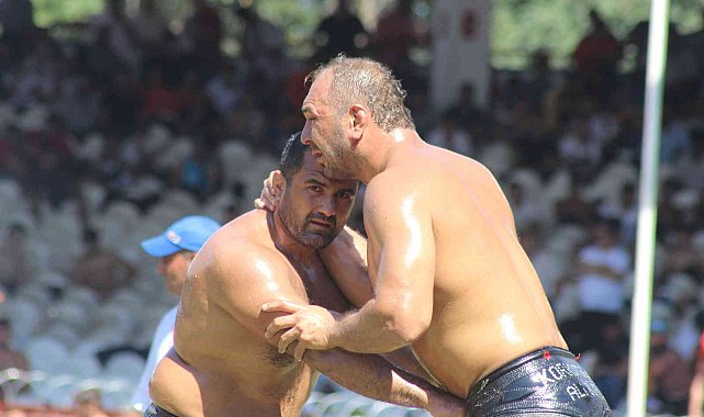 Başpehlivan Gürbüz, ebedi altın kemere veda etti