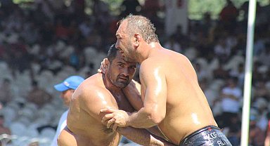 Başpehlivan Gürbüz, ebedi altın kemere veda etti