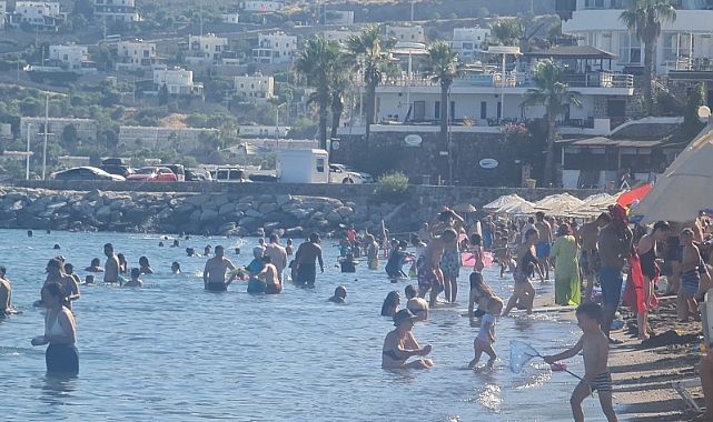Bodrum&#039;da plajlara akın ettiler!