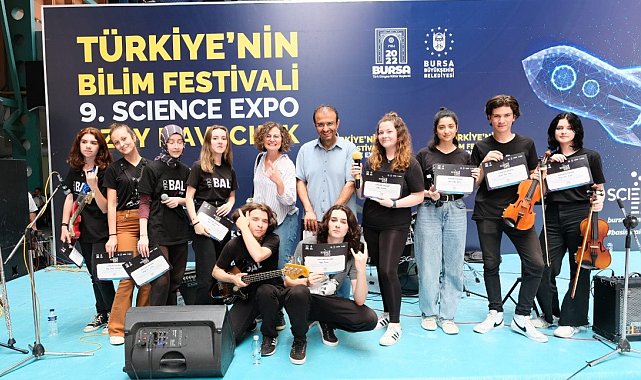 Bursa Anadolu Lisesi sosyal, sanatsal ve sportif faaliyetlerle ön plana çıkıyor