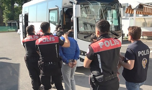 Bursa&#039;da fuhuş operasyonunda gözaltına alınan 10 kişi adliyeye sevk edildi