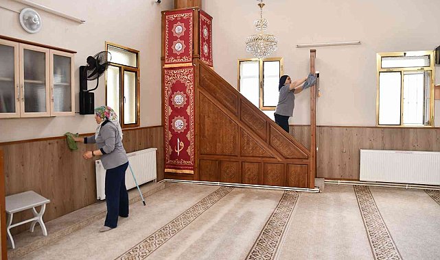 Camilerde bayram öncesi temizlik